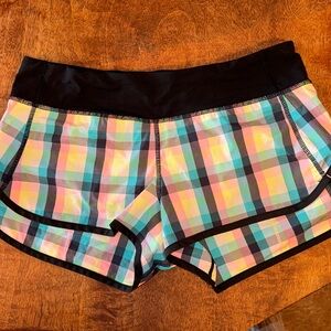 Cute plaid lululemon running shorts size 6